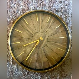 *Item is missing do
 Not purchase * Wall Clock 16” With New Battery